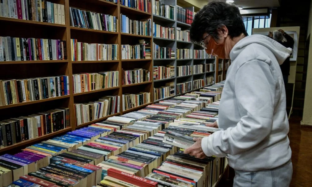 Έκλεψαν το βιβλιοπωλείο των αστέγων στην Αθήνα – 8.000 βιβλία η λεία